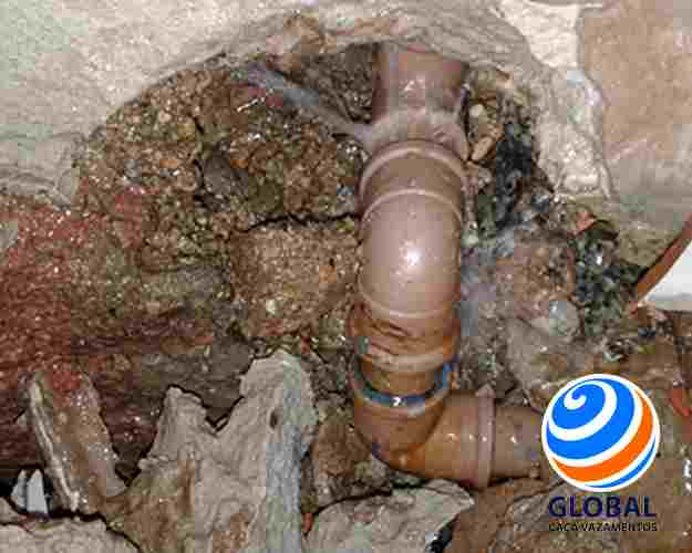 Caça vazamento na Zona Norte